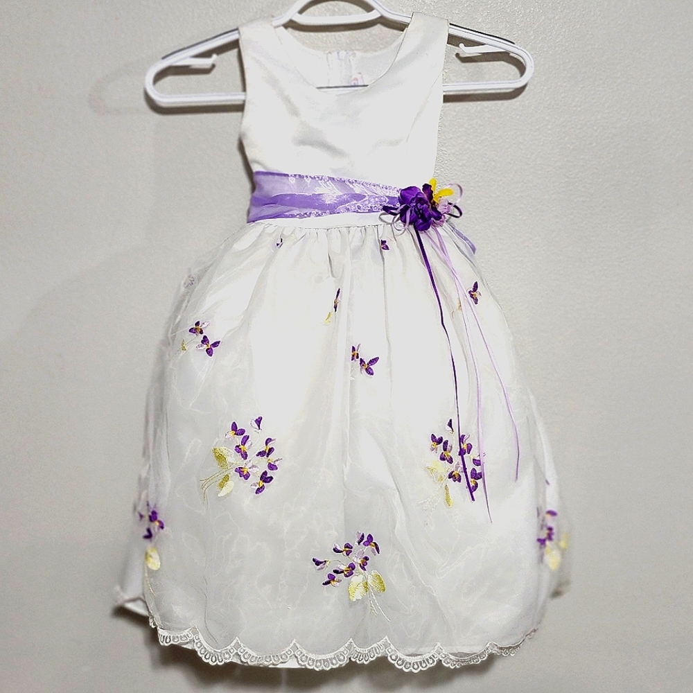 Formal girls dress, Size 4, Purple & White, perfect for Easter or Wedding